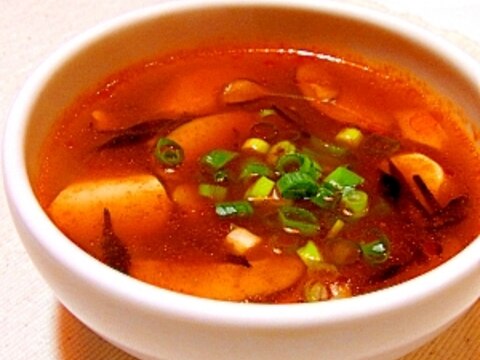 辛くておいしい☆豆腐とひじきの韓国風スープ